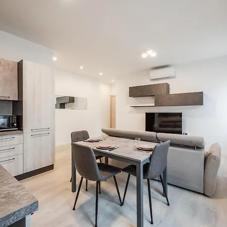 Apartment Center Sea Just Steps Away - Aria Condizionata - Wifi *