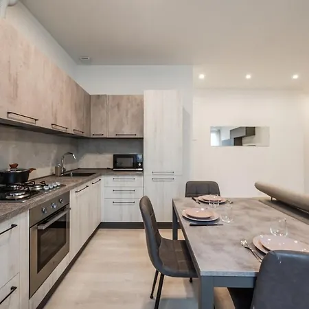 Center Sea Just Steps Away - Aria Condizionata - Wifi شقة